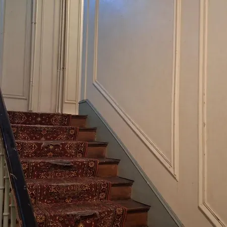 St Andre Centre Standing *