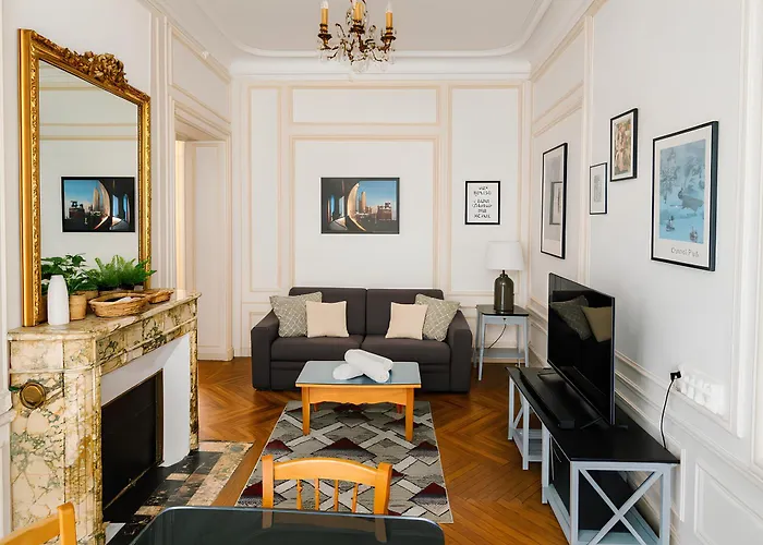 St Andre Centre Standing *